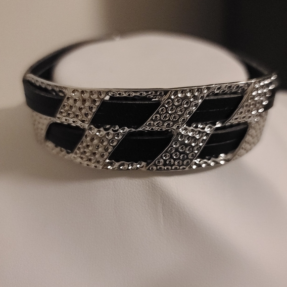 Fifth Avenue Stamped Metal and Black Leather bracelet! - Picture 1 of 3